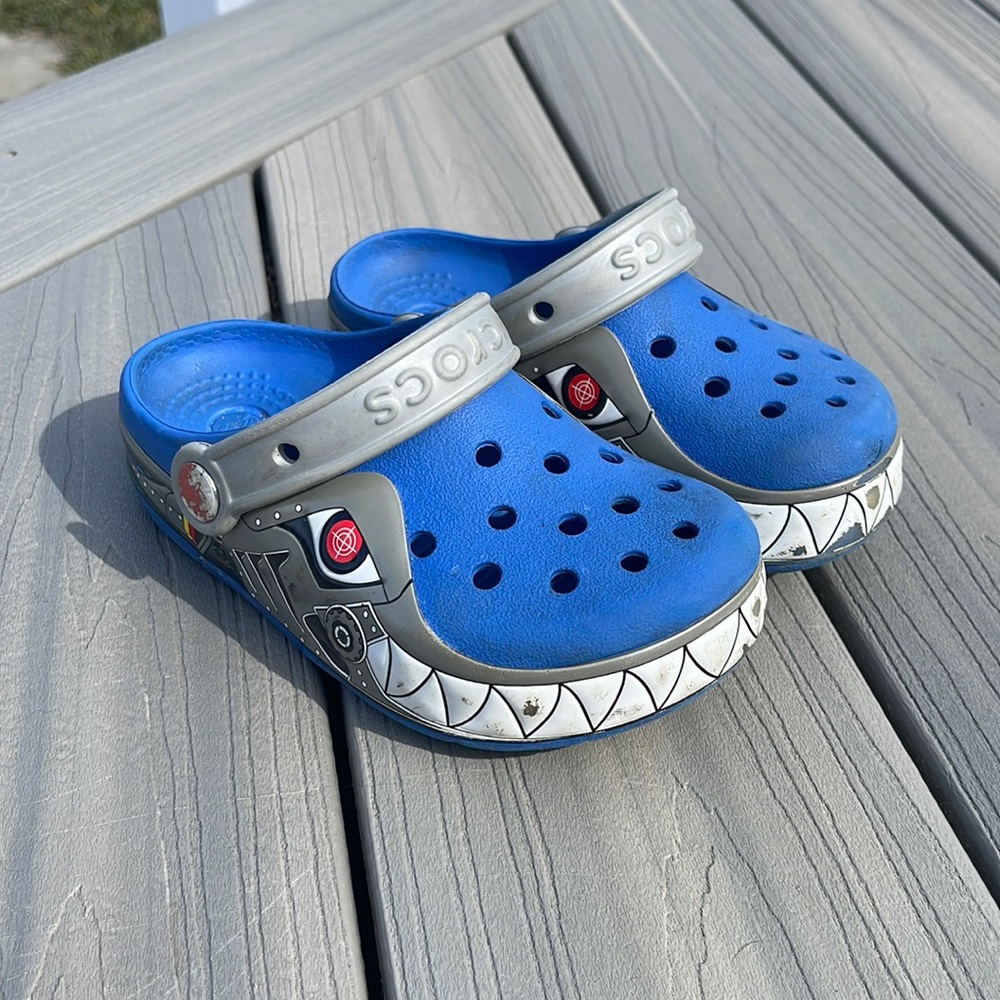 🤖 Crocs